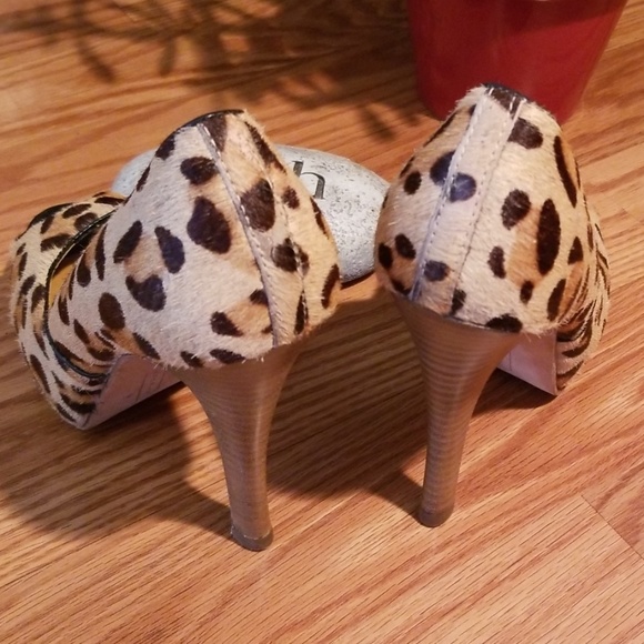 Steve madden cheetah heels 5 1/2 - Picture 2 of 7
